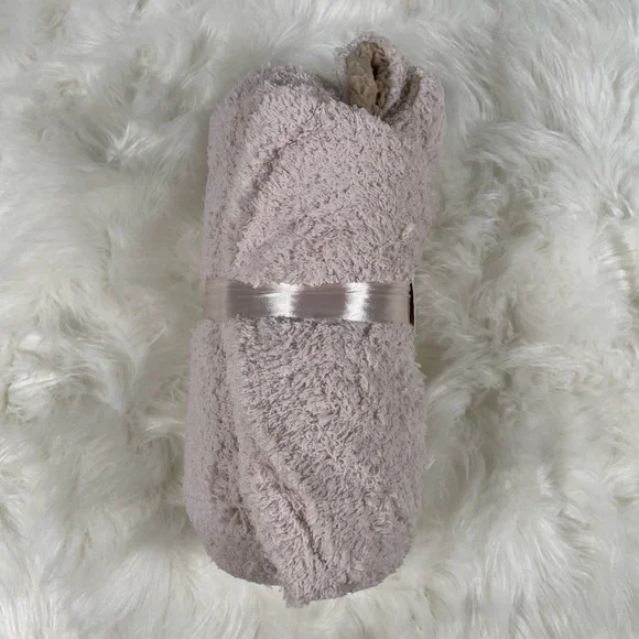 NWT - Plush Throw - Picture 4 of 5